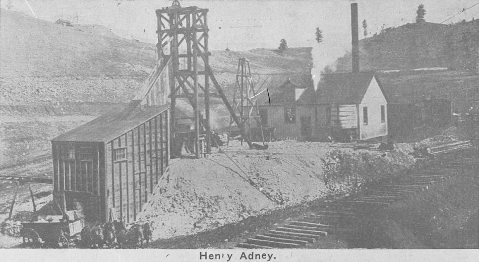 View of the old structures at the Henry Adney Mine, just as the F. & C.C. branch line on Beacon Hill was being built. In background left there is seen on top of the hill another mine similar in look, with a hoist house and a head frame in front of it – sadly just not that useful for anything. No idea which mine it is.